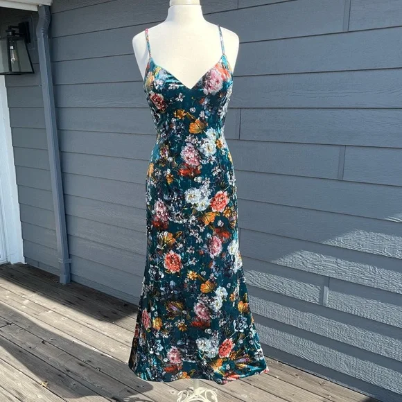 Jovani Crystal Embellished Green Velvet Floral Cutout Dress NEW Jovani Crystal Embellished Green Velvet Floral Cutout Dress NEW